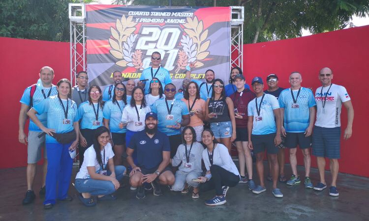 Delfines Máster se Destacaron en Torneo de La Vega
