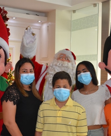 Santa Claus Compartió con las Familias Naqueñas
