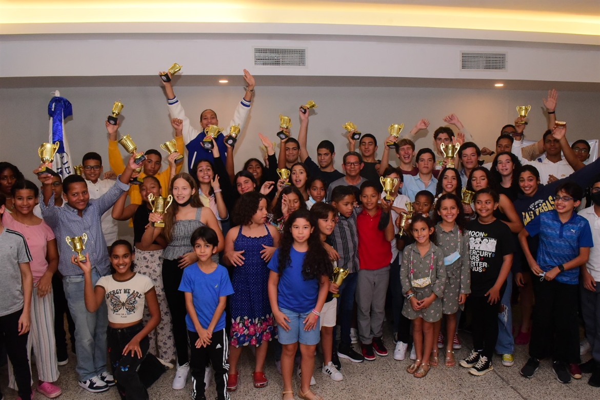 Directiva Delfines Premió Nadadores Naqueños Destacados del 2021