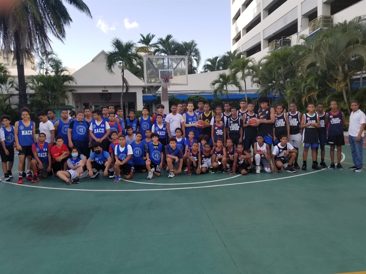 Naco y Varias Luces Dividieron en Baloncesto