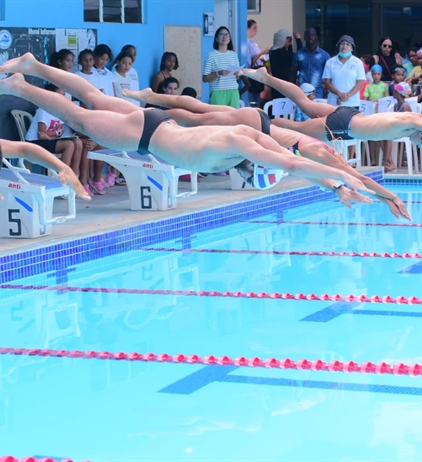 Celebran primera evaluacion de la escuela de natacion