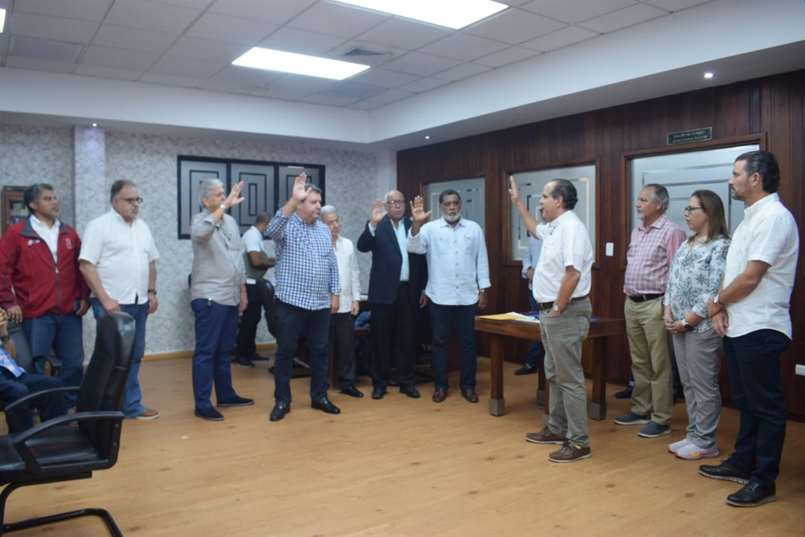 Junta Directiva juramenta Comisión de Dominó