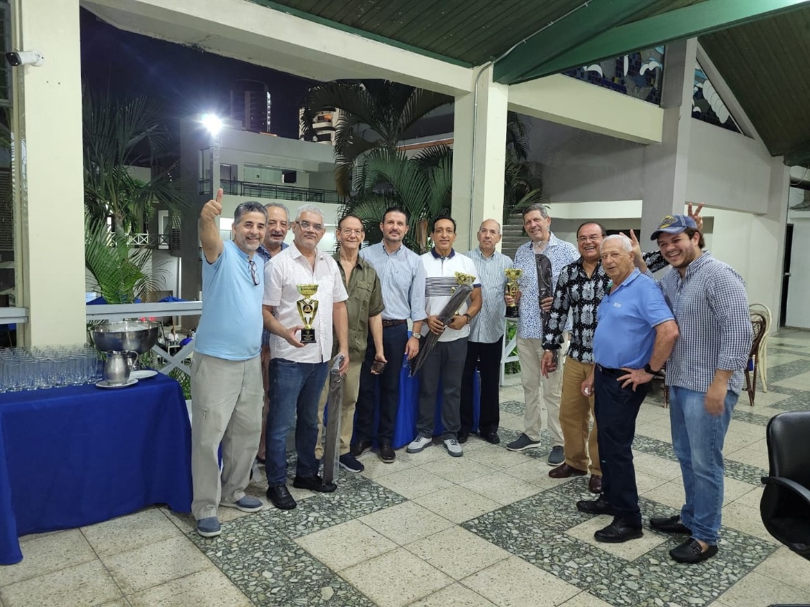 Nelson Florentino Campeón en Torneo Billar