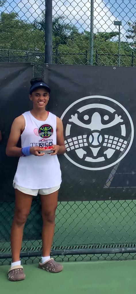 Joven Tenista Yelena Sánchez se destaca en Puerto Rico