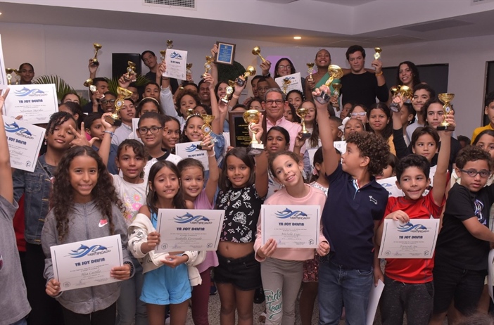 Club Deportivo Naco premia nadadores más sobresalientes año 2022