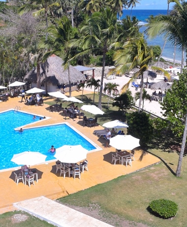 Mario Álvarez Soto dejó formalmente aperturado el club de playa Cabamar