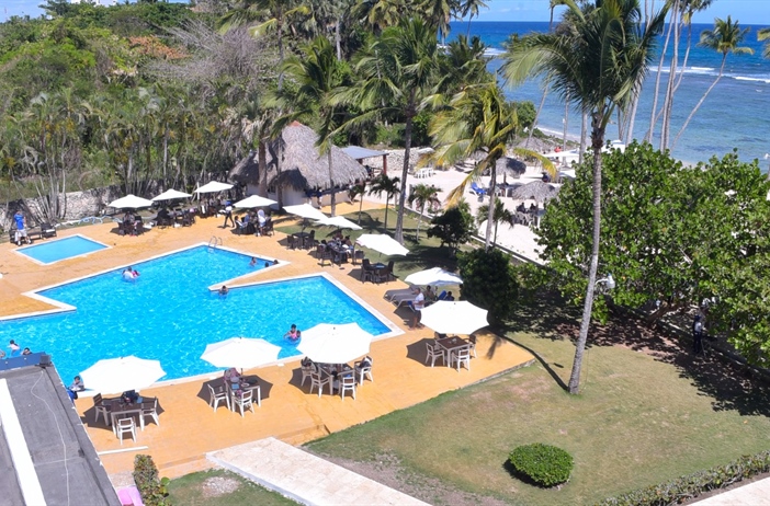Mario Álvarez Soto dejó formalmente aperturado el club de playa Cabamar