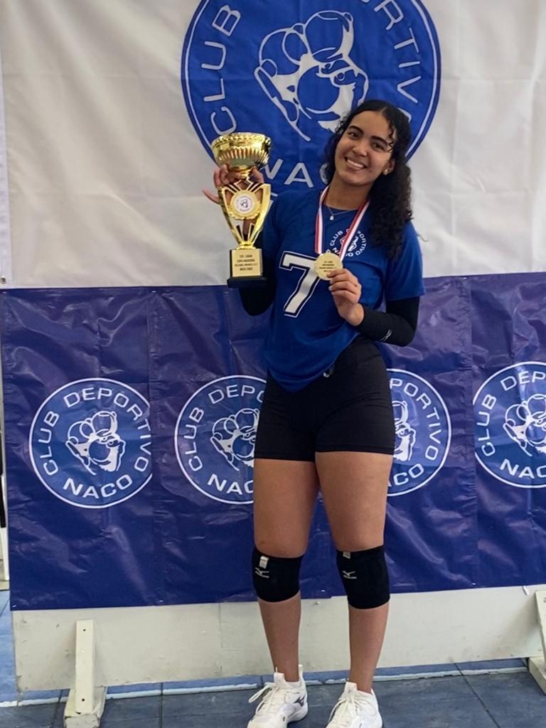 Sussa Sarante Voleibolista Naqueña Becada en Prestigioso Colegio USA