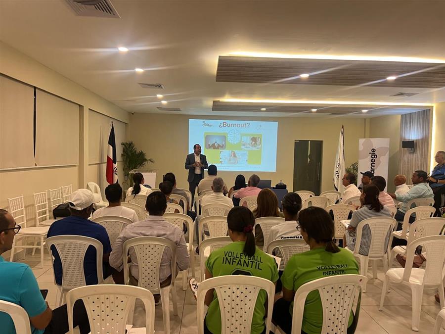 Charla “Vivir con bienestar, plenitud y salud” sobrepasa expectativas