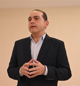 Vicente Tapounet en charla magistral sobre adicciones