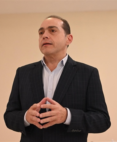Vicente Tapounet en charla magistral sobre adicciones