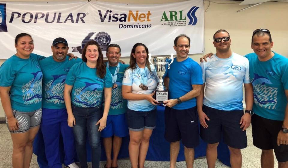Delfines del Naco Masters se coronan campeones del XII Invitacional Internacional de Natación Master