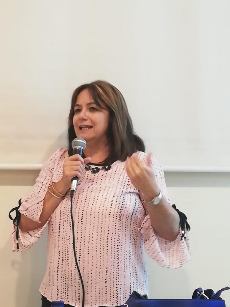 Gran Charla de la Doctora Damaris Vicente a Niños del Karate Naqueño