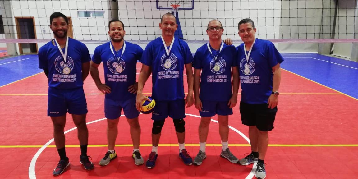 Guloyas Ganaron Copa Independencia de Voleibol Master