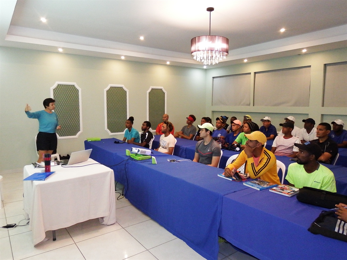 Arrancó en Instalaciones del CDN el Taller para Desarrollar Entrenadores de Tenis