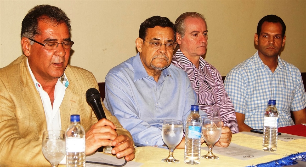 Anuncian el X Torneo Internacional de Natación Máster de los Delfines del Club Deportivo Naco