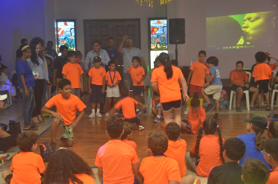 Música, Baile y Karaoke en Cierre de Campamento Verano Naco 2019