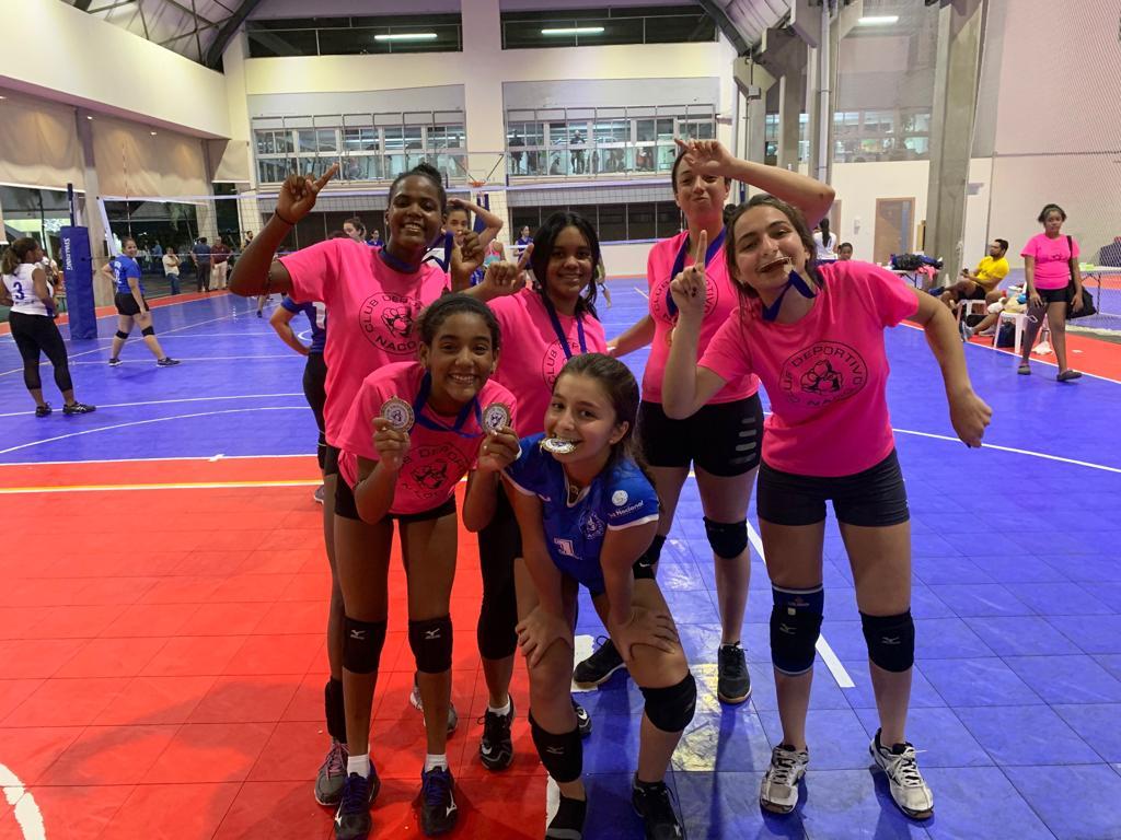 Intramuros Naco de Voleibol Benefició a Más de 70 Niñas