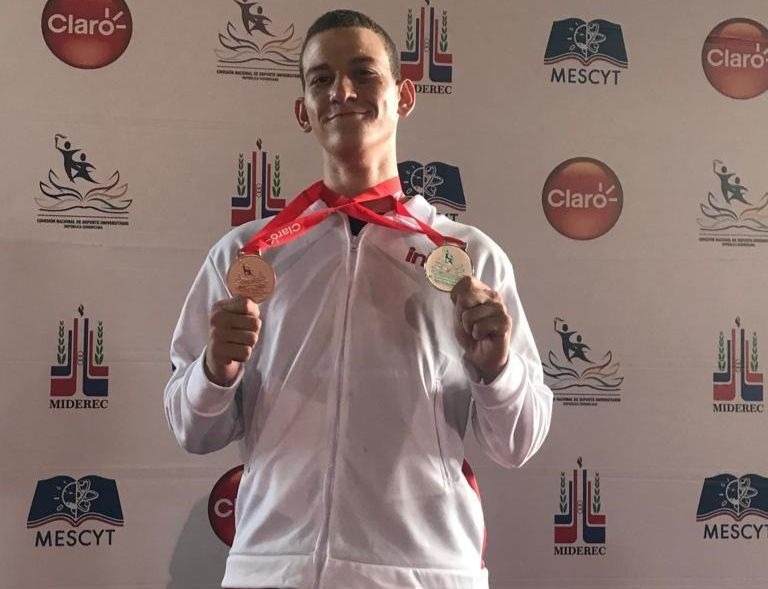 Karateca Alejandro Guillén Logró 2 Medallas en Universitarios