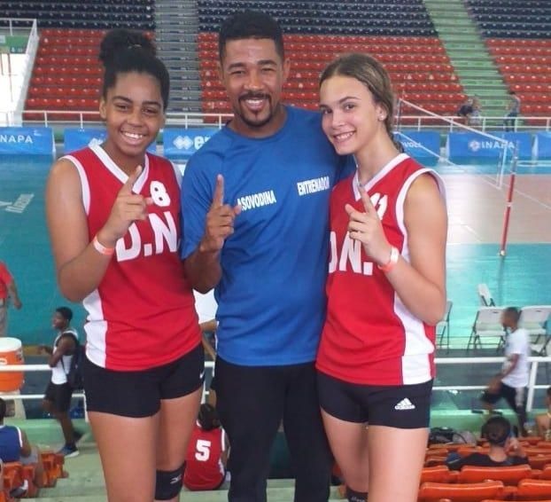 Voleibolistas Naqueñas Lograron Oro Representando el Distrito