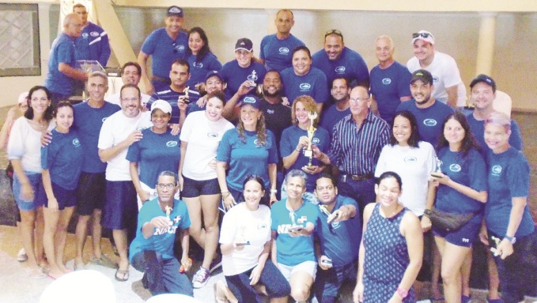 Delfines del Naco conquistan torneo de natación máster