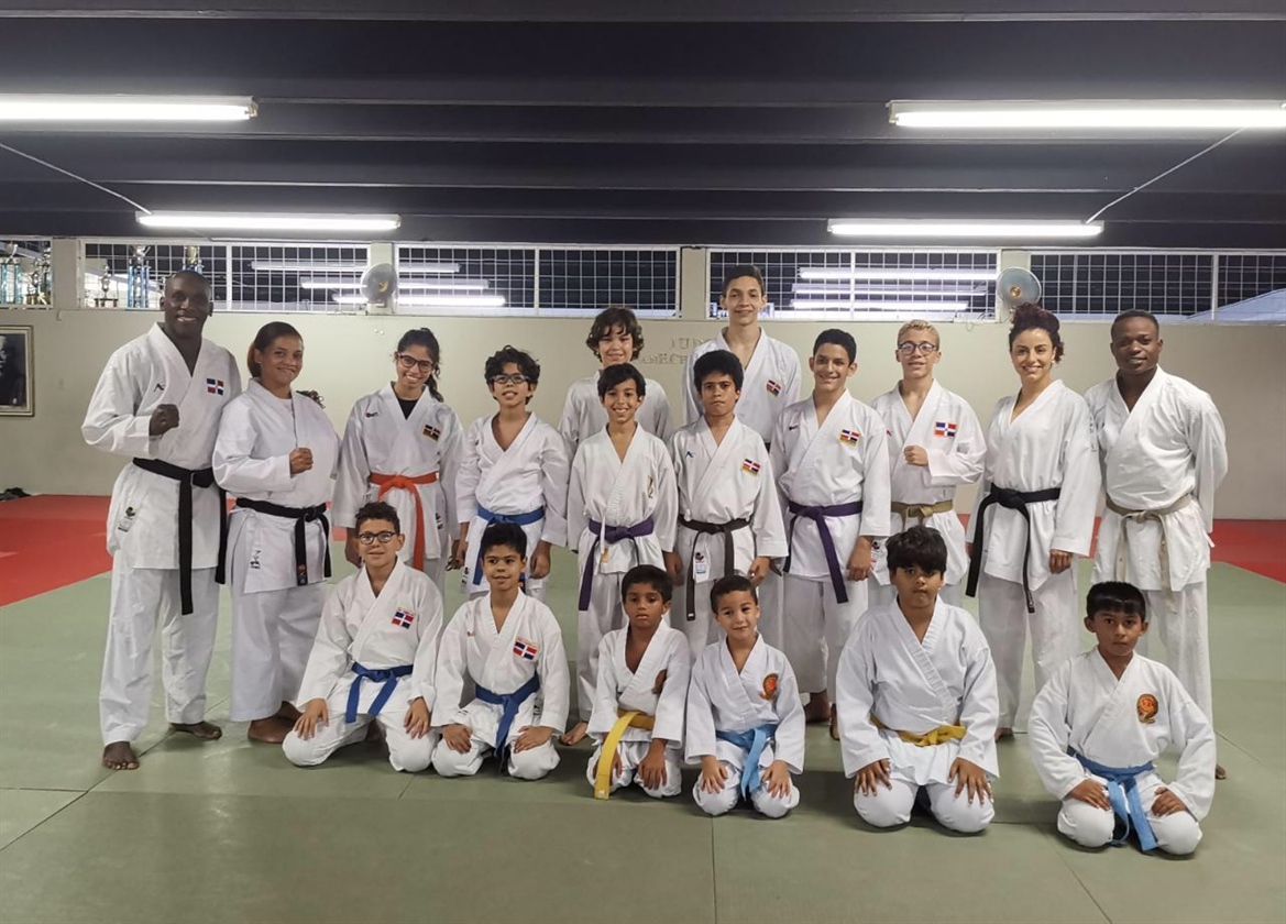 Karatecas Naqueños Recibieron Seminario de Combate para Competencias