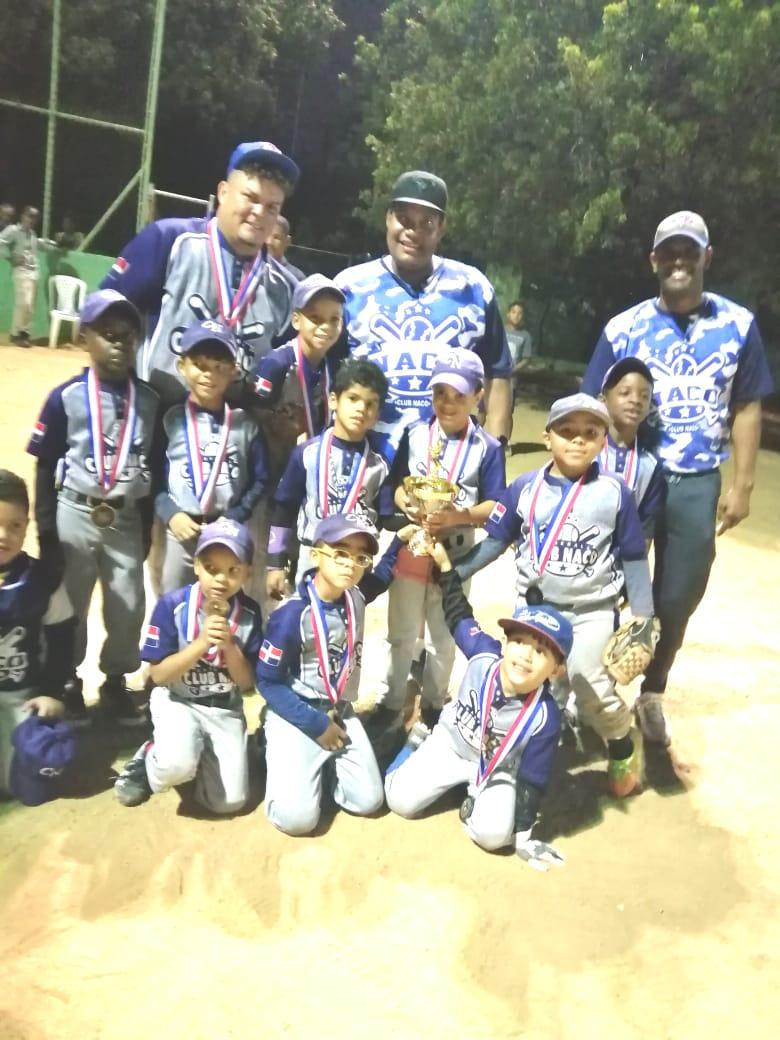 Naco Campeón de Béisbol en Categoría 5-6 Años