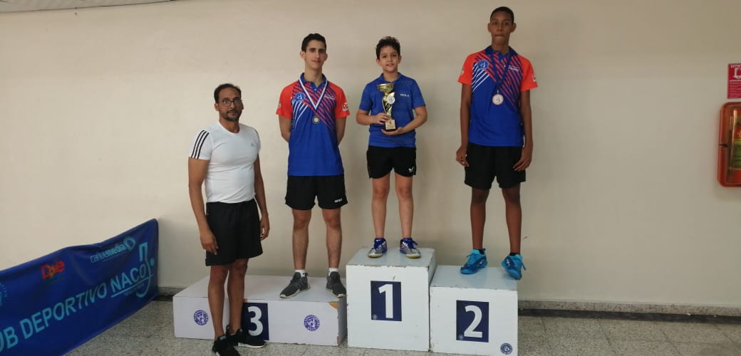 Naqueños Arrasaron en Torneo Navideño de Tenis de Mesa