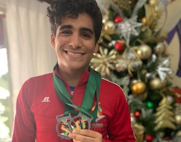 Pedro Baba Consiguió 2 Medallas de Plata en Juegos Escolares